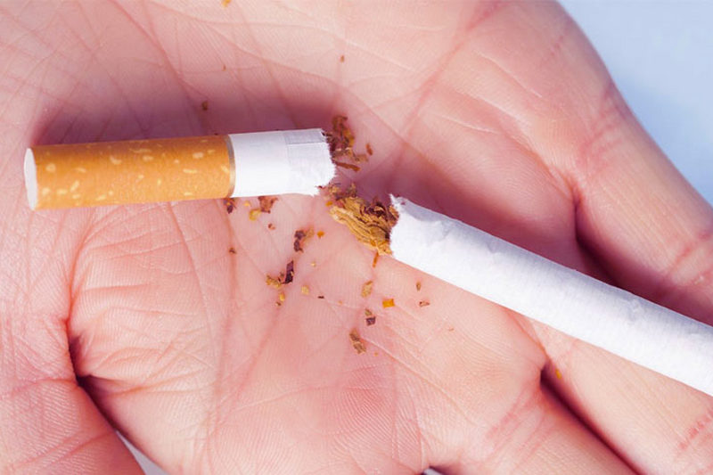 Общественное порицание мотивирует курильщиков бросить вредную привычку - ученые.