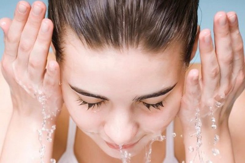 Какой водой умываться полезнее для кожи?