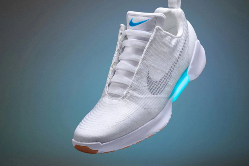 Новые кроссовки Nike, способные автоматически зашнуровуватися