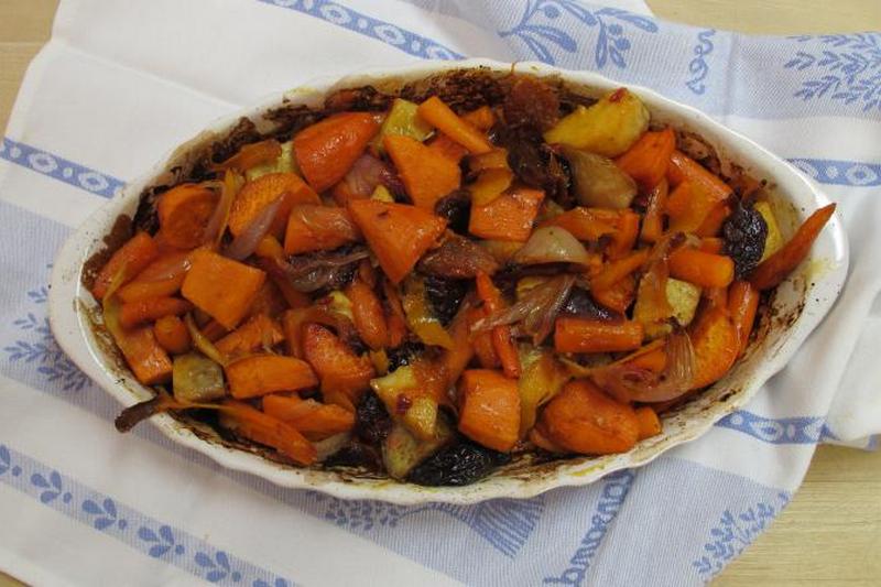 Блюда еврейской праздничной кухни: Цимес морковный с кнейдлах
