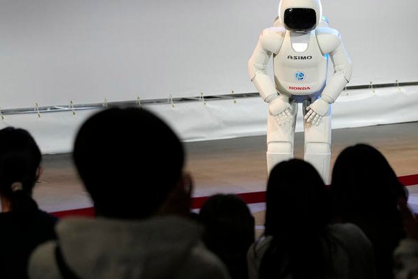 Роботы могут делать вместо людей слишком опасную работу (видео)