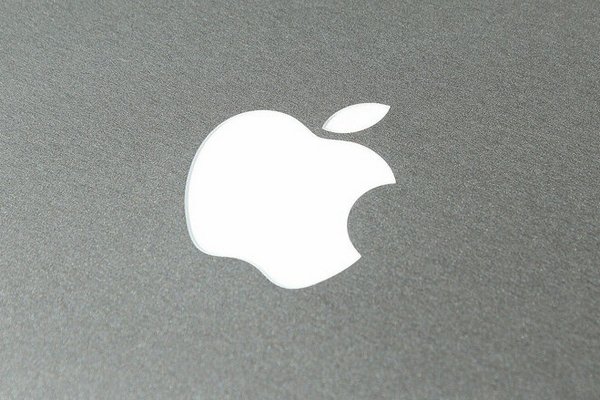 Bloomberg: Apple может отказаться от портов Lightning в iPhone