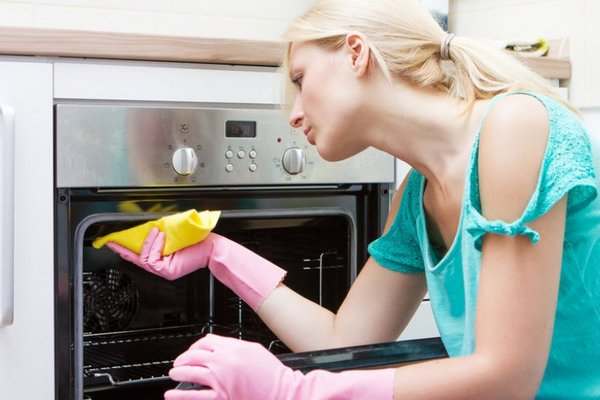 Как легко почистить духовку до идеального состояния: хитрый трюк