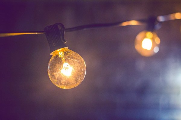 Как экономить на лампочках: назван простой способ