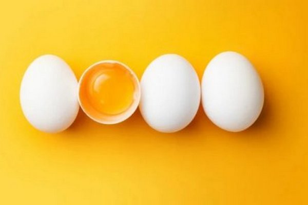 Врачи рассказали, сколько яиц можно съедать в день и стоит ли отказаться от желтка