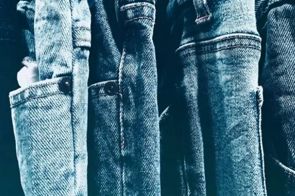 Как быстро и просто вывести пятна жира с джинсов: способ, проверенный годами