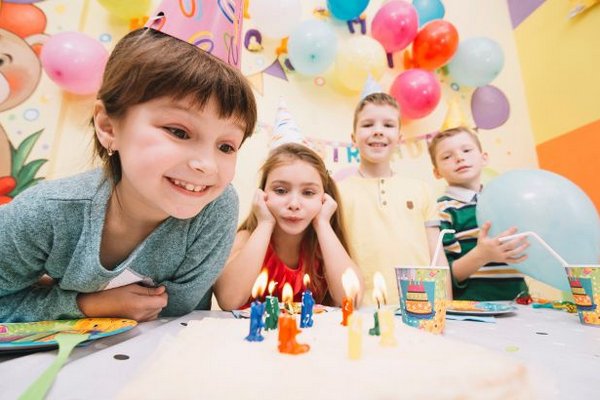 Что нельзя приносить в детский садик на день рождения: список запрещенных продуктов