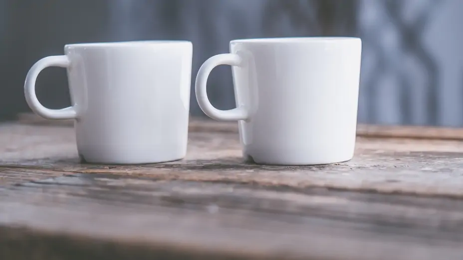 Благодаря этому трюку чашки будут как новые: удаляйте пятна от чая и кофе за считанные минуты