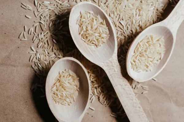 Хитрости, о которых многие не догадываются: как варить рис, чтобы он не слипался