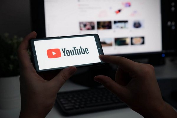 YouTube может отключить доступ для пользователей, использующих блокировщики рекламы
