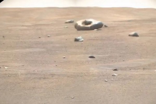 Странный камень в форме пончика нашли на Марсе: теперь учёные пытаются понять что это