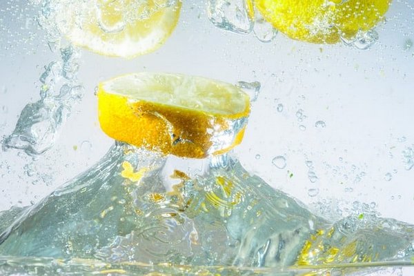 Как отреагирует организм, если ежедневно пить воду с лимоном в течение месяца
