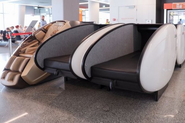 В варшавском аэропорту установили капсулы для сна: сколько стоит отдых
