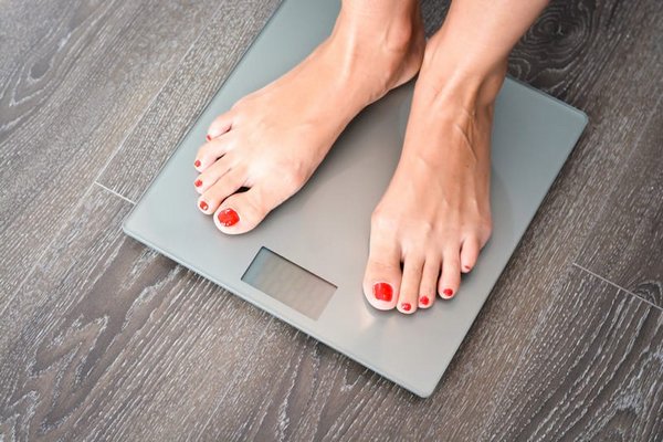 Врач-диетолог назвала четыре полезных привычки, которые помогут похудеть