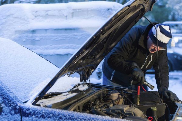 Для чего нужен кипяток в авто зимой: полезные советы водителям