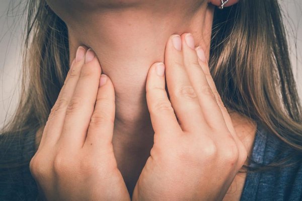 Полоскание горла: специалисты опровергли миф