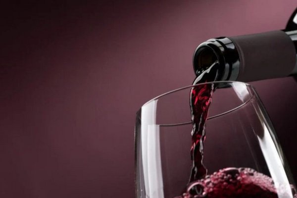 Как закупорить бутылку недопитого вина: лучшие варианты