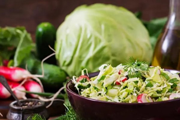 Все нарезали - и можно подавать: самый быстрый рецепт витаминного салата