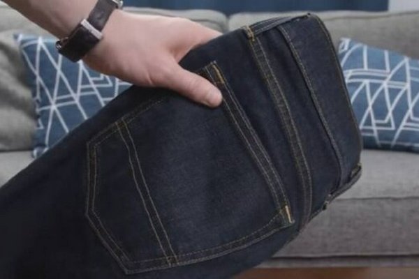 Как постирать джинсы, чтобы они не садились и не линяли: простые лайфхаки