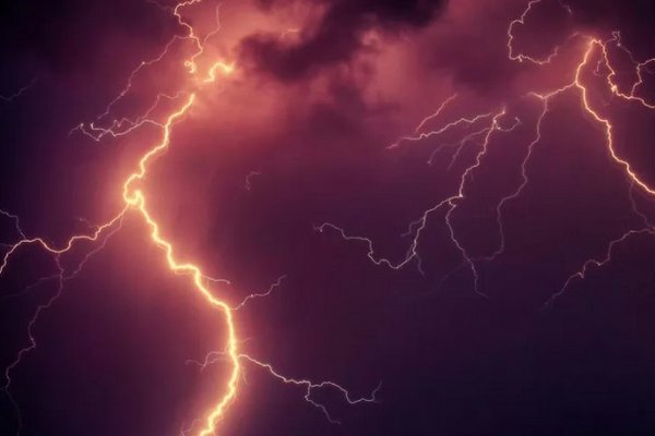 Что нельзя делать, когда на улице гроза: важные советы, которые надо знать каждому