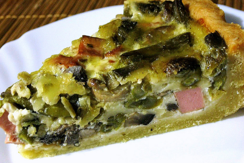 Пирог с зеленой фасолью в мультиварке