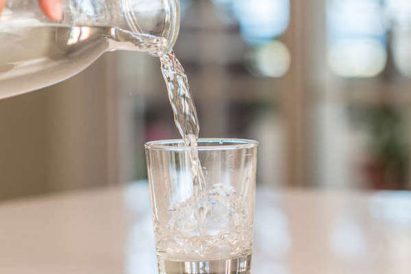 Почему Стоит Начинать День со Стакана Воды: 7 Удивительных Эффектов