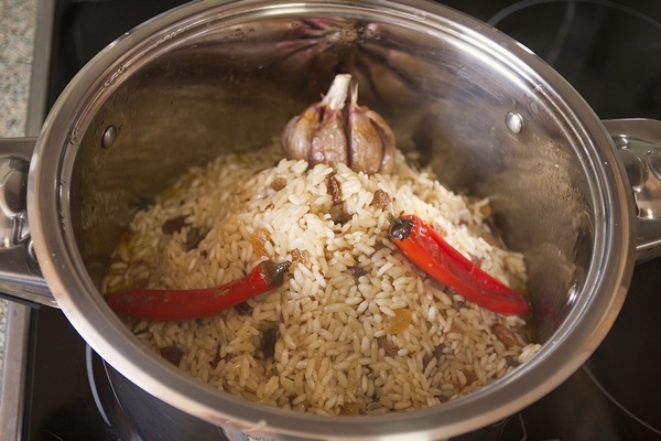 Наука идеального плова: почему рис нужно замачивать и не перемешивать