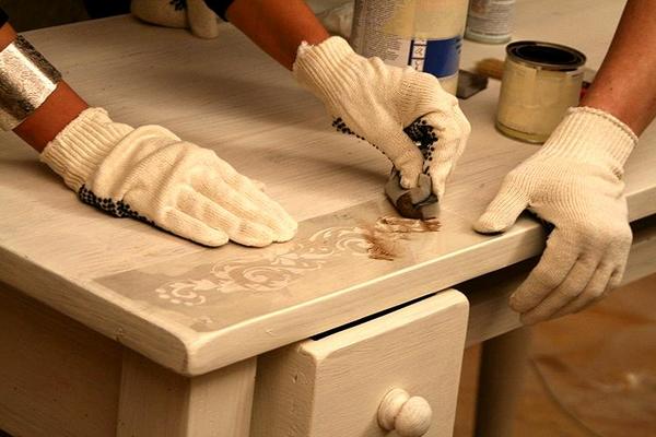 Деревянная мебель и полировка: 3 натуральных средства для ухода и блеска