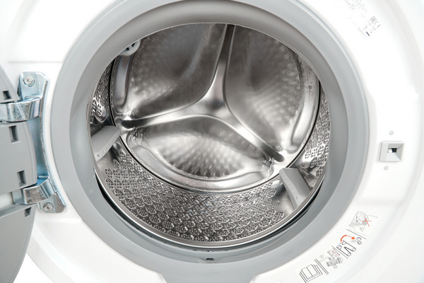 Плесень в резинке: Как паста из соды и уксуса удалит грибок из уплотнителей