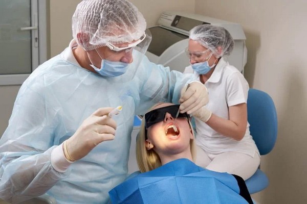 Травма или ГЭРБ: почему почернение зубов может быть симптомом серьезных проблем