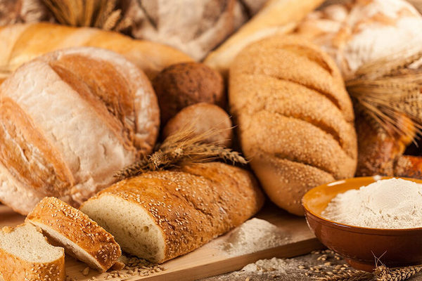 Белый хлеб и риск рака: почему «высоковоспалительная» диета угрожает толстой кишке