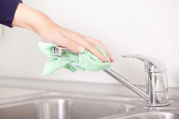 2-фазная чистка: Сначала уксус и сода, потом вазелин для долговечного блеска