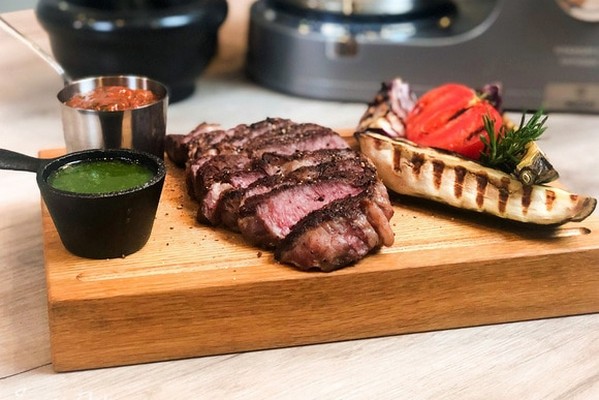 Соус «Дзадзики» с фетой и мятой: Средиземноморский рецепт к горячему мясу и рыбе