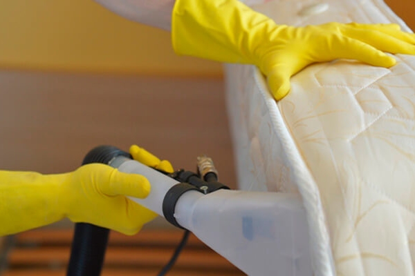 Почему важно регулярно заказывать химчистку матрасов