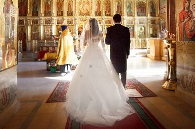 Как правильно вести себя на церемонии венчания в церкви