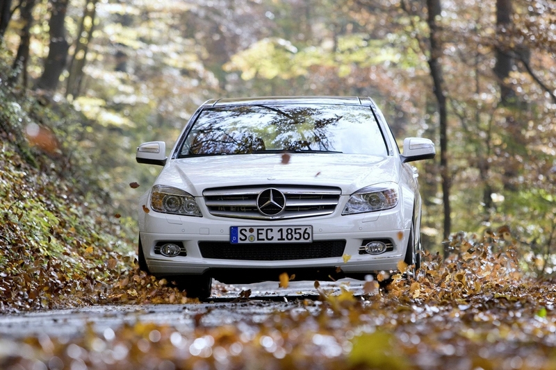 Какую опасность для автомобилистов скрывают опавшие осенние листья