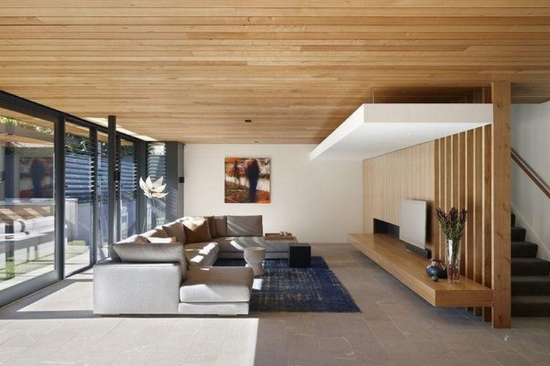 Панельный деревянный потолок
