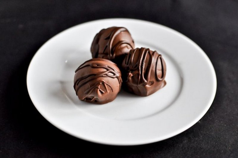 Ириска с орехами, покрытая шоколадом