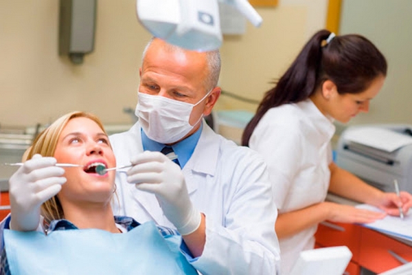 Сколько зарабатывают врачи-стоматологи?