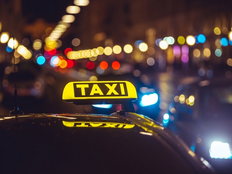 Безопасность прежде всего: в Мюнхене женщинам дарят 5 евро на ночной проезд в такси