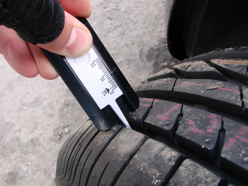 Проверяйте давление в шинах и износ протектора