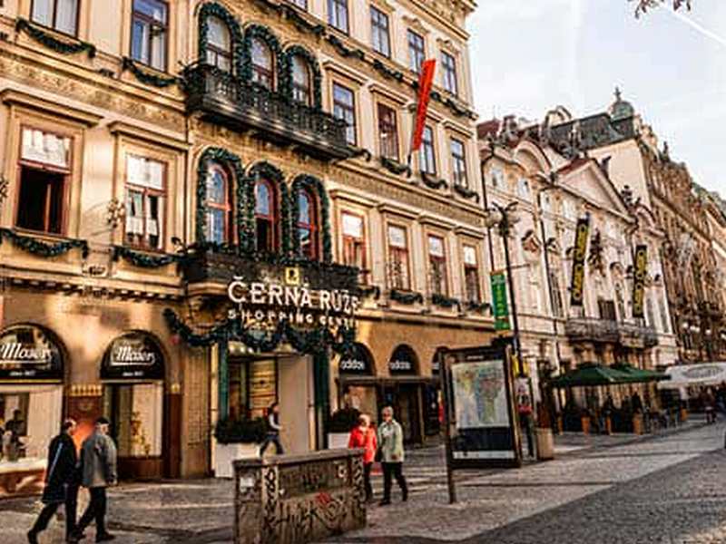 Музеи без дистанции и мероприятия до 1000 человек: Чехия дальше ослабляет карантин