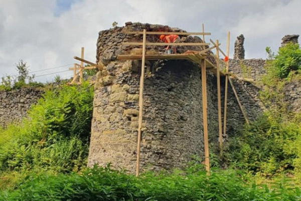 На Закарпатье стартовала реконструкция башен Невицкого замка