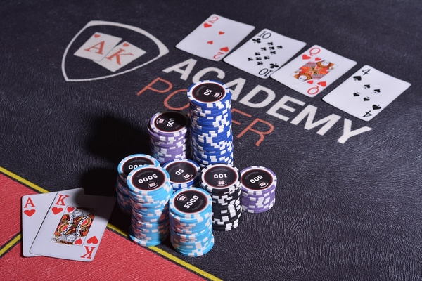«Академия Покера»: успешное развитие игровых навыков