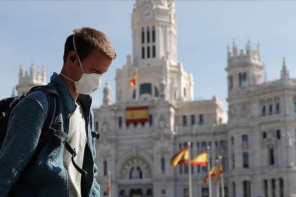 Испания вводит штрафы для туристов из стран «красной зоны», которые будут приезжать без результатов ПЦР-тестов