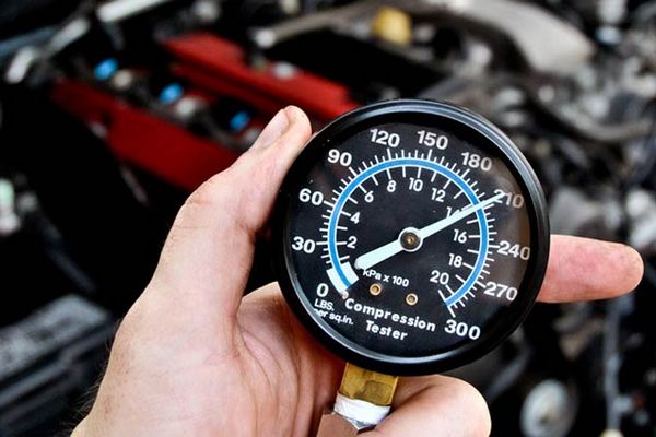 Проверка компрессии в цилиндрах двигателя автомобиля