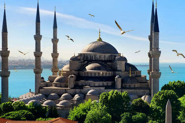 Турция сообщила, когда откроет туристический сезон 2021