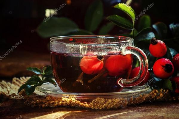 Чай из шиповника и листьев черной смородины для стимуляции половой функции