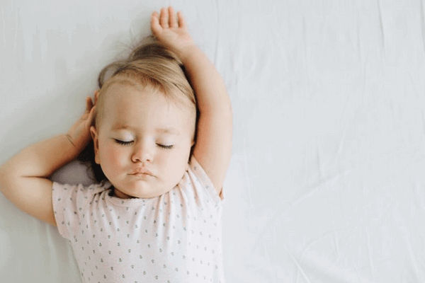 Поведение родителей, которое влияет на отсутствие сна у ребенка