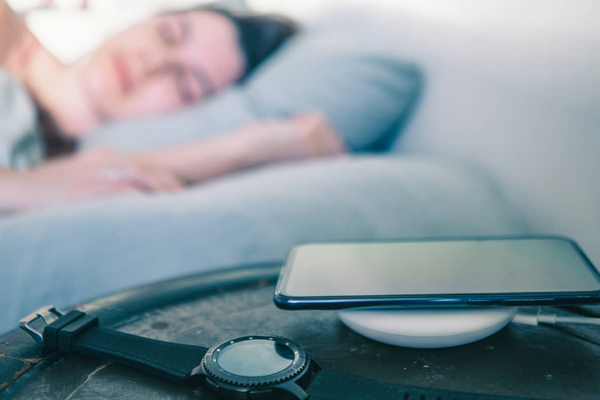Нужно ли выключать смартфон на ночь и как увеличить срок службы аккумулятора